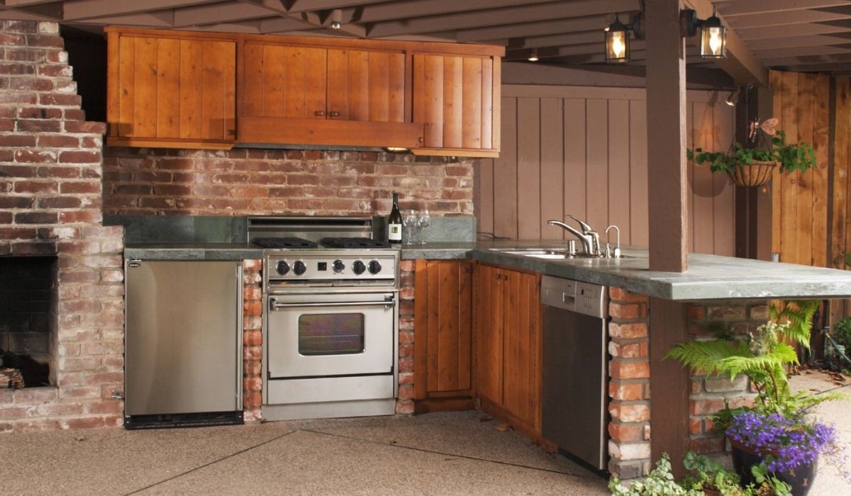 Can You Store A Refrigerator Outside? LifeHackLane