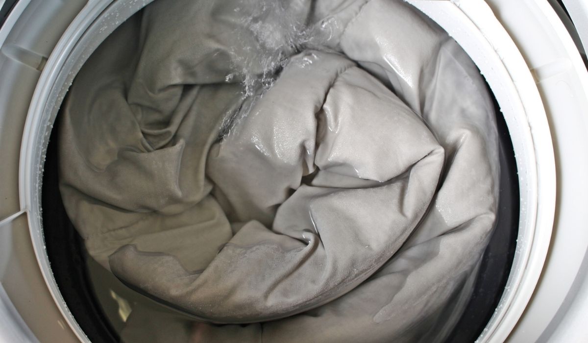 Can You Wash A King Size Comforter In A TopLoad Washer? LifeHackLane