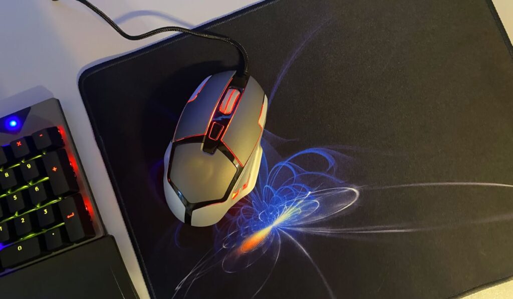 Computer mouse pad with RGB backlight